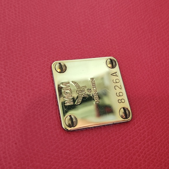 Vintage MCM Traveling Bag Needs TLC - Picture 3 of 13